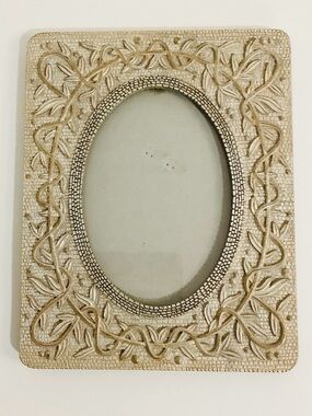 BOWRING, Vintage Ornate Cream Acrylic Photo Frame
